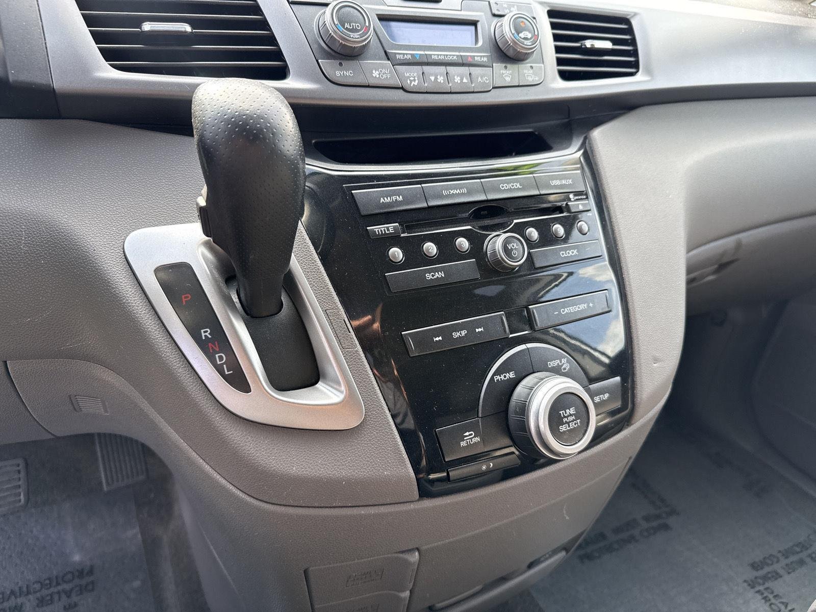 Used 2013 Alabaster Silver Metallic Honda EX-L image 19