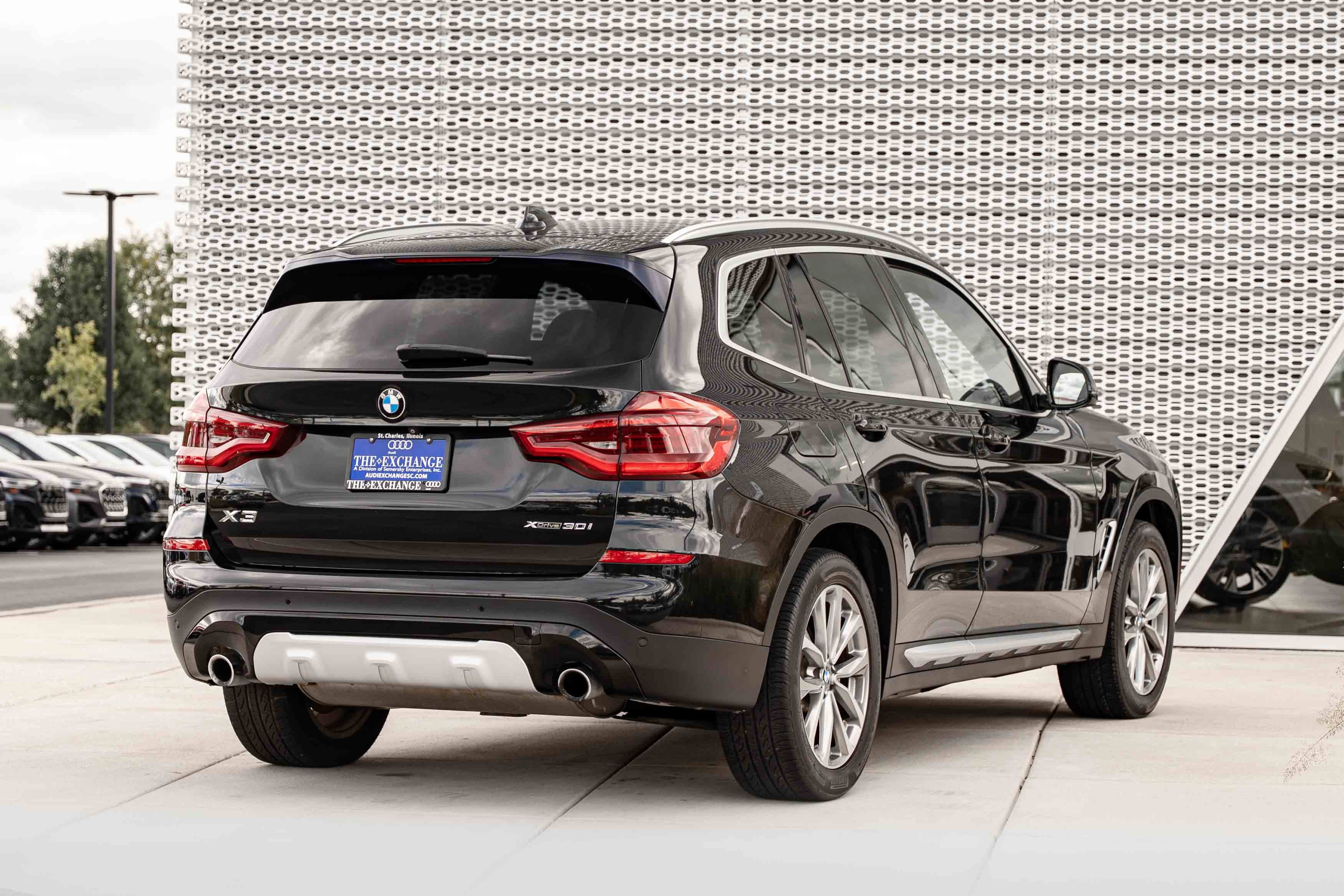 Used 2018 Black Sapphire Metallic BMW xDrive30i image 4