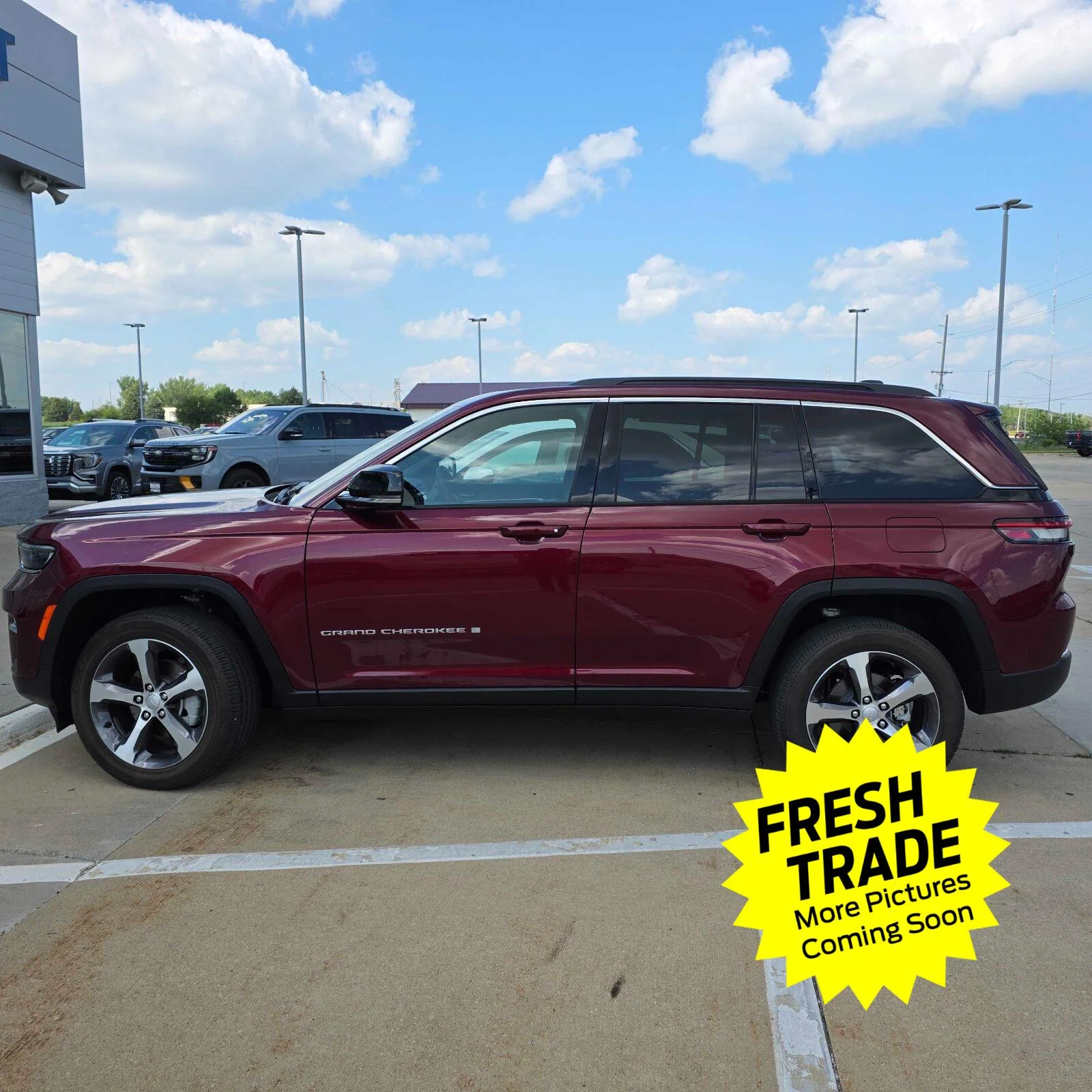 Used 2024 Velvet Red Pearlcoat Jeep Limited image 8
