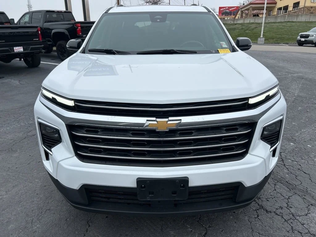 Used 2025 Chevrolet Traverse LT with VIN 1GNEVGRSXSJ248264 for sale in Kansas City