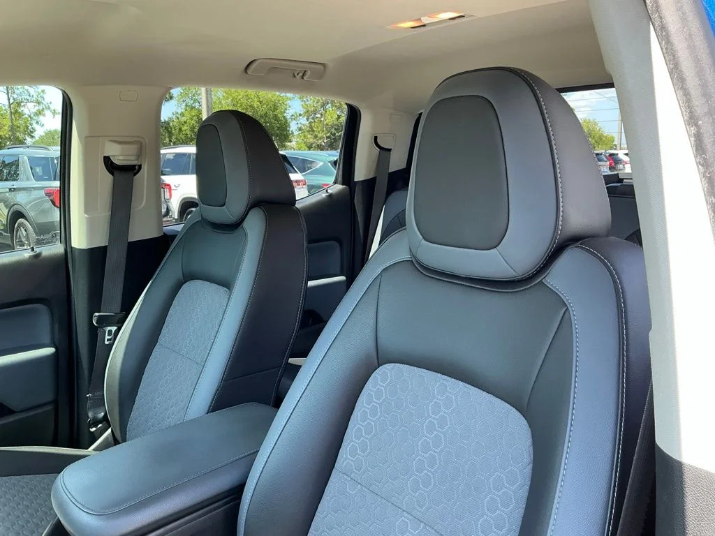 Used 2019 Blue Chevrolet Z71 image 18