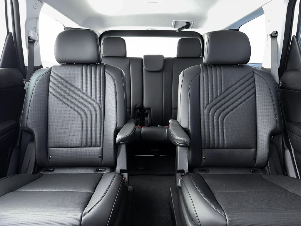 New 2026 Black Hyundai SEL Premium image 16