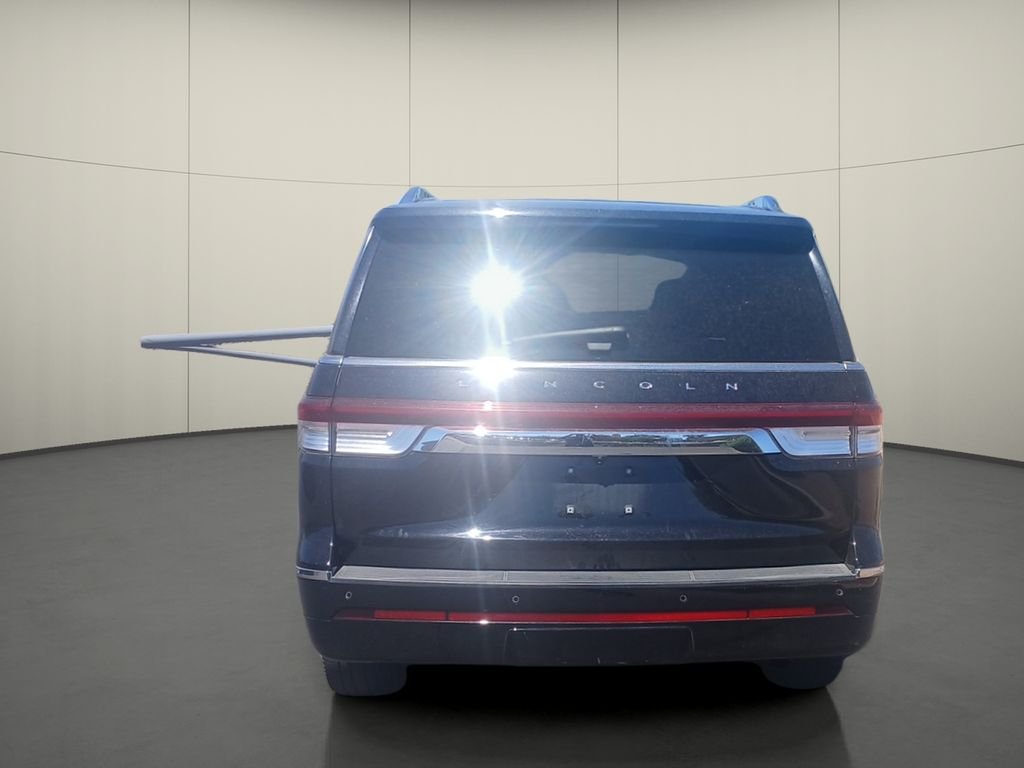 Used 2023 Black Lincoln Reserve image 6