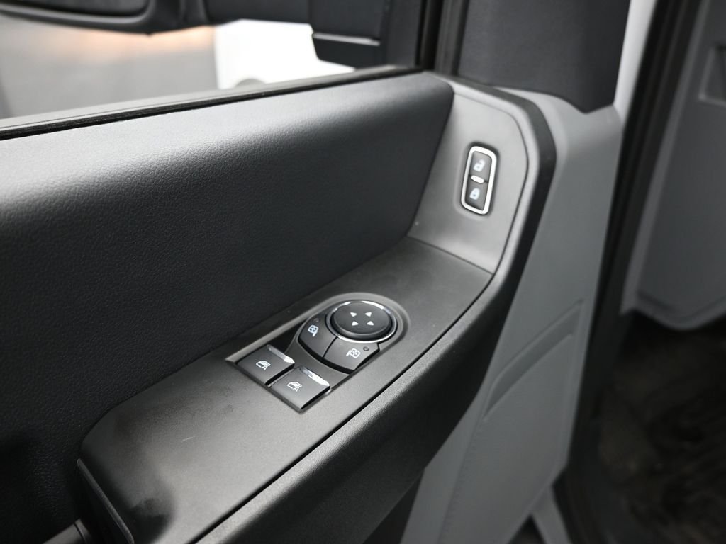 New 2025 Oxford White Ford XL image 9