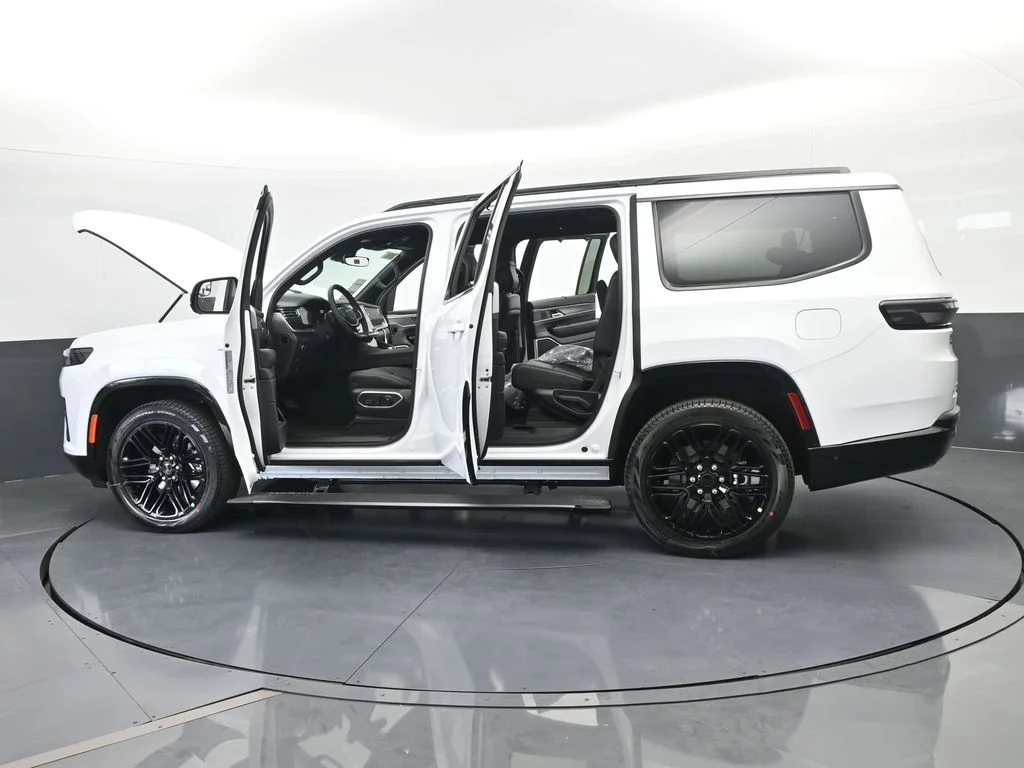 New 2026 Bright White Clear-Coat Exterior Paint Jeep Limited Reserve image 77