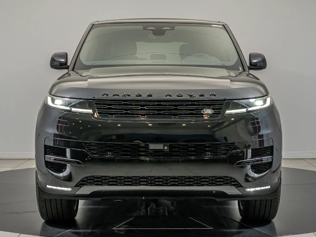 Used 2026 Santorini Black Land Rover SE image 2