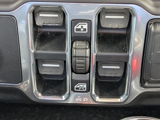 Used 2020 White Jeep Unlimited Sahara image 24