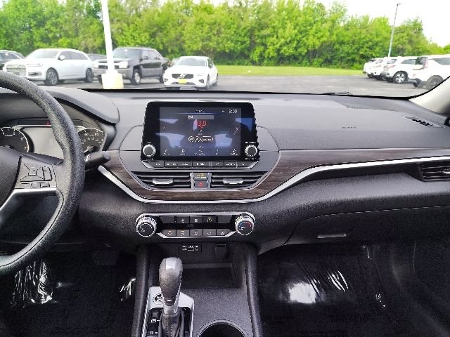Used 2025 White Nissan 2.5 SV image 17