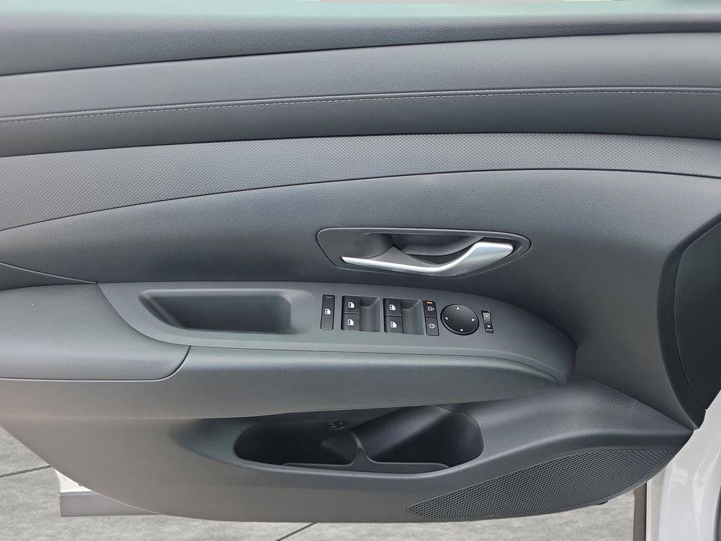 New 2026 White Pearl Hyundai SEL FWD image 15
