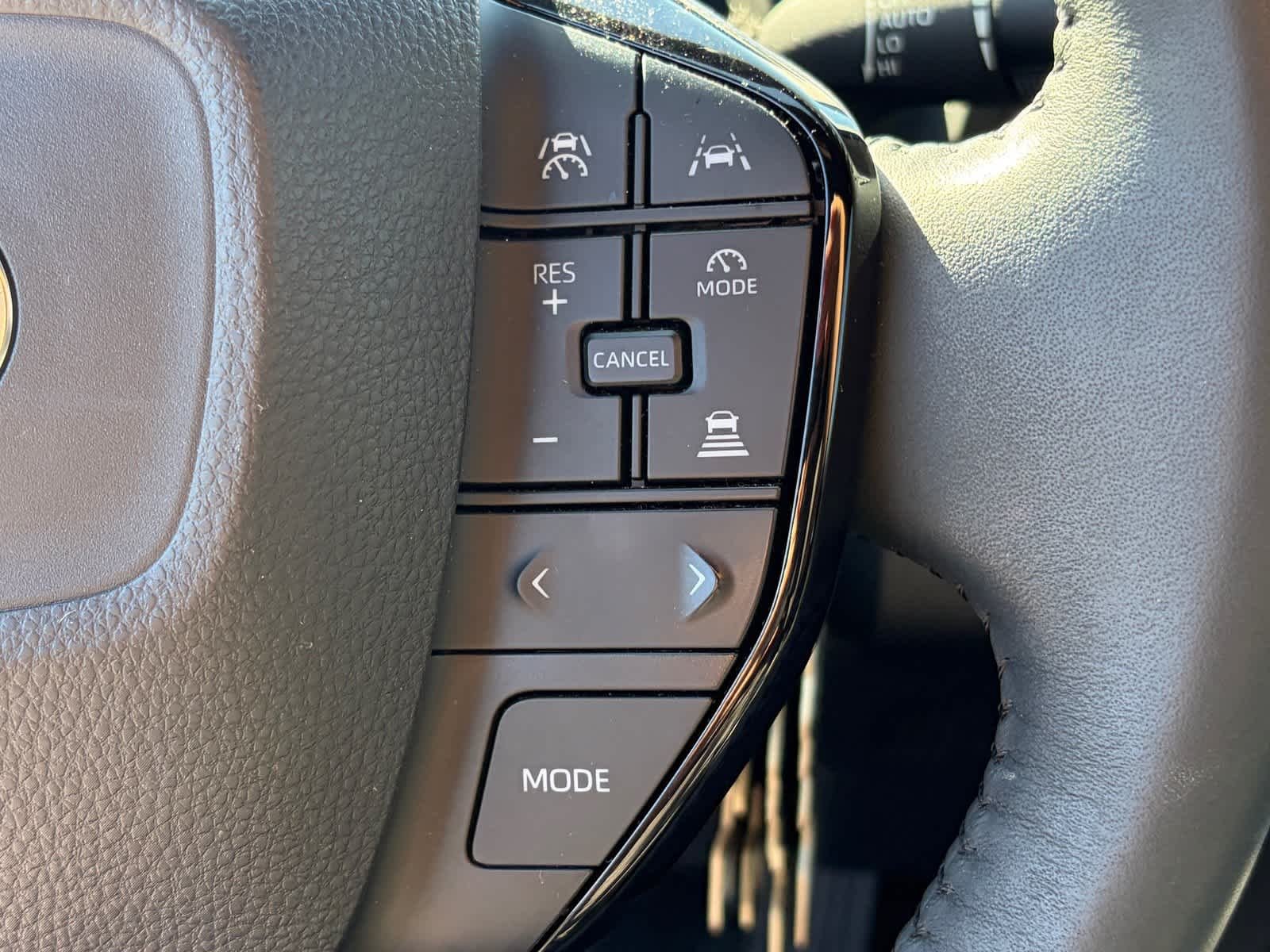 Used 2025 Wind Chill Pearl Toyota XLE image 12