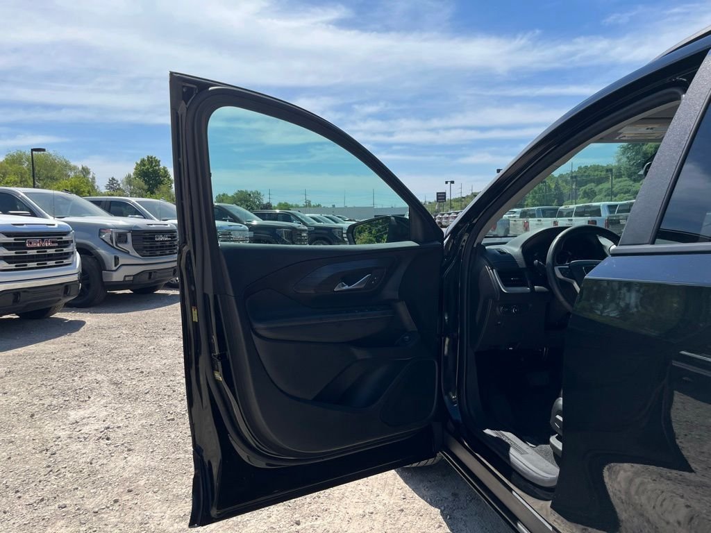 Used 2024 Ebony Twilight Metallic GMC SLE image 16