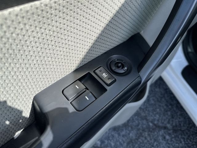 Used 2012 White Kia EX image 17