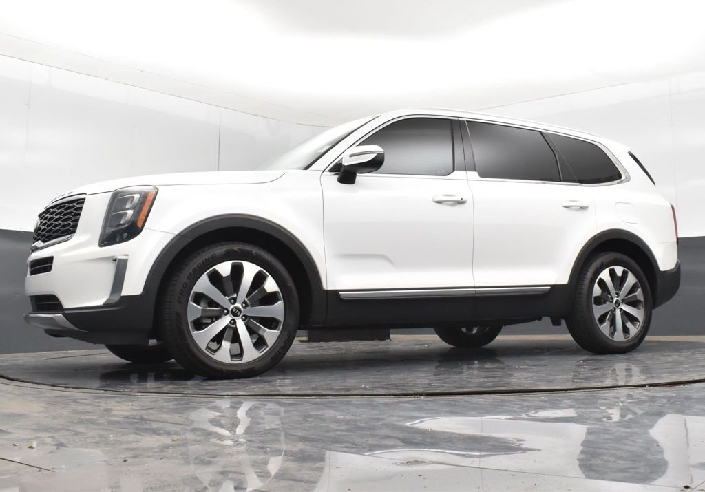 Used 2021 White Kia EX image 28