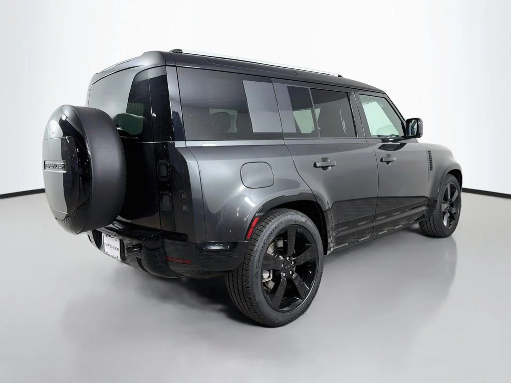 New 2026 Carpathian Grey Land Rover X-Dynamic SE image 5