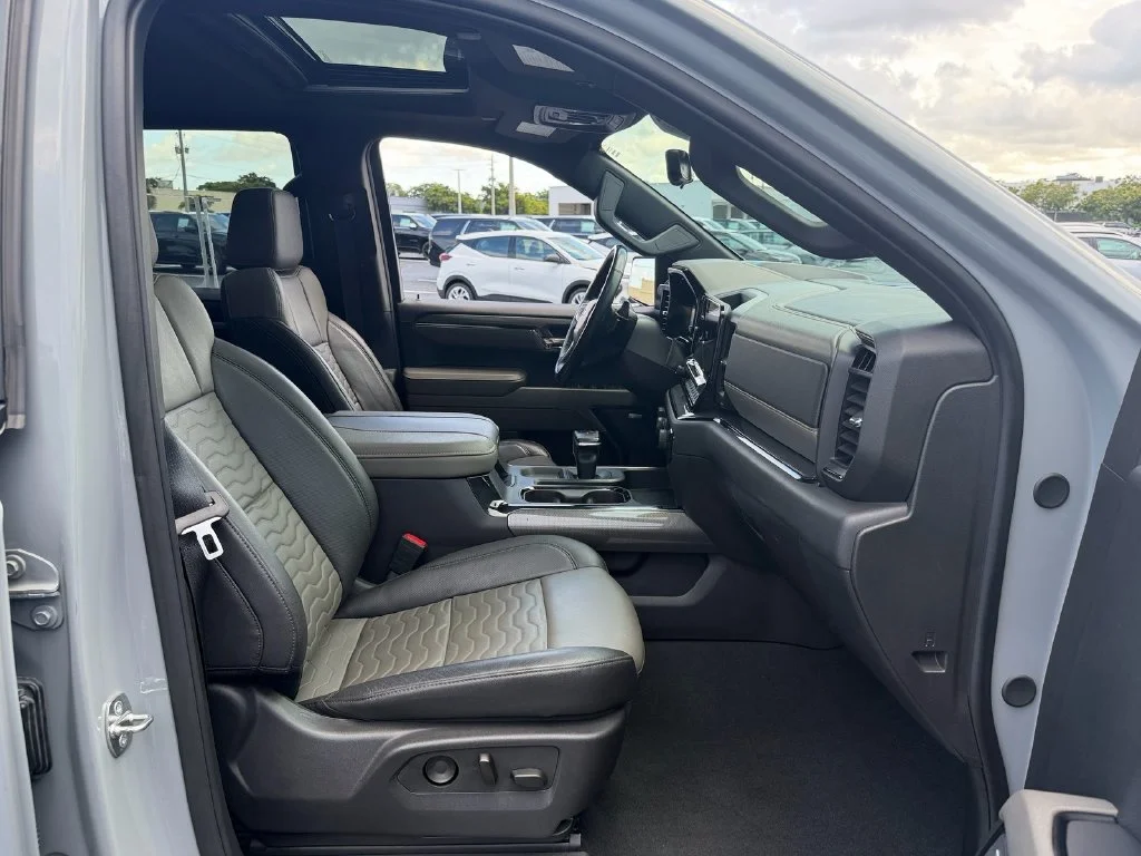 Used 2024 Gray Chevrolet ZR2 image 17