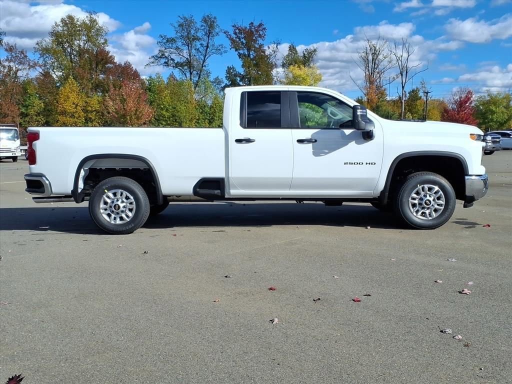 New 2026 Summit White Chevrolet WT image 27