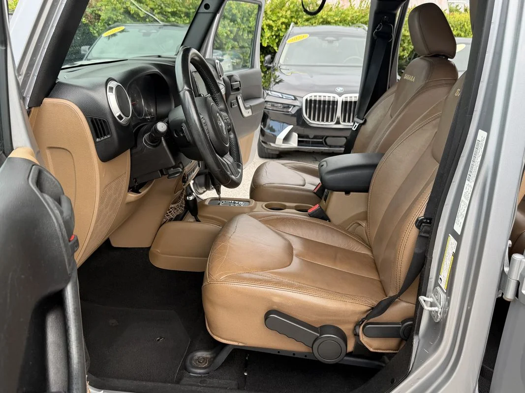 Used 2013  Jeep Sahara image 13