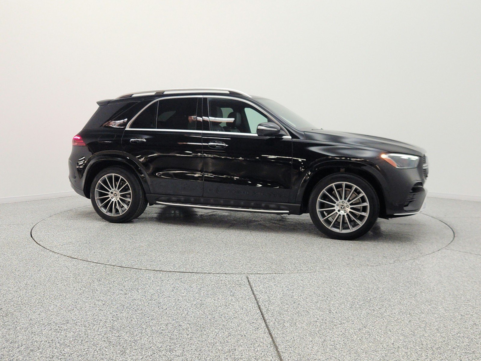 Used 2024 Black Mercedes-Benz GLE 350 4MATIC® SUV image 4