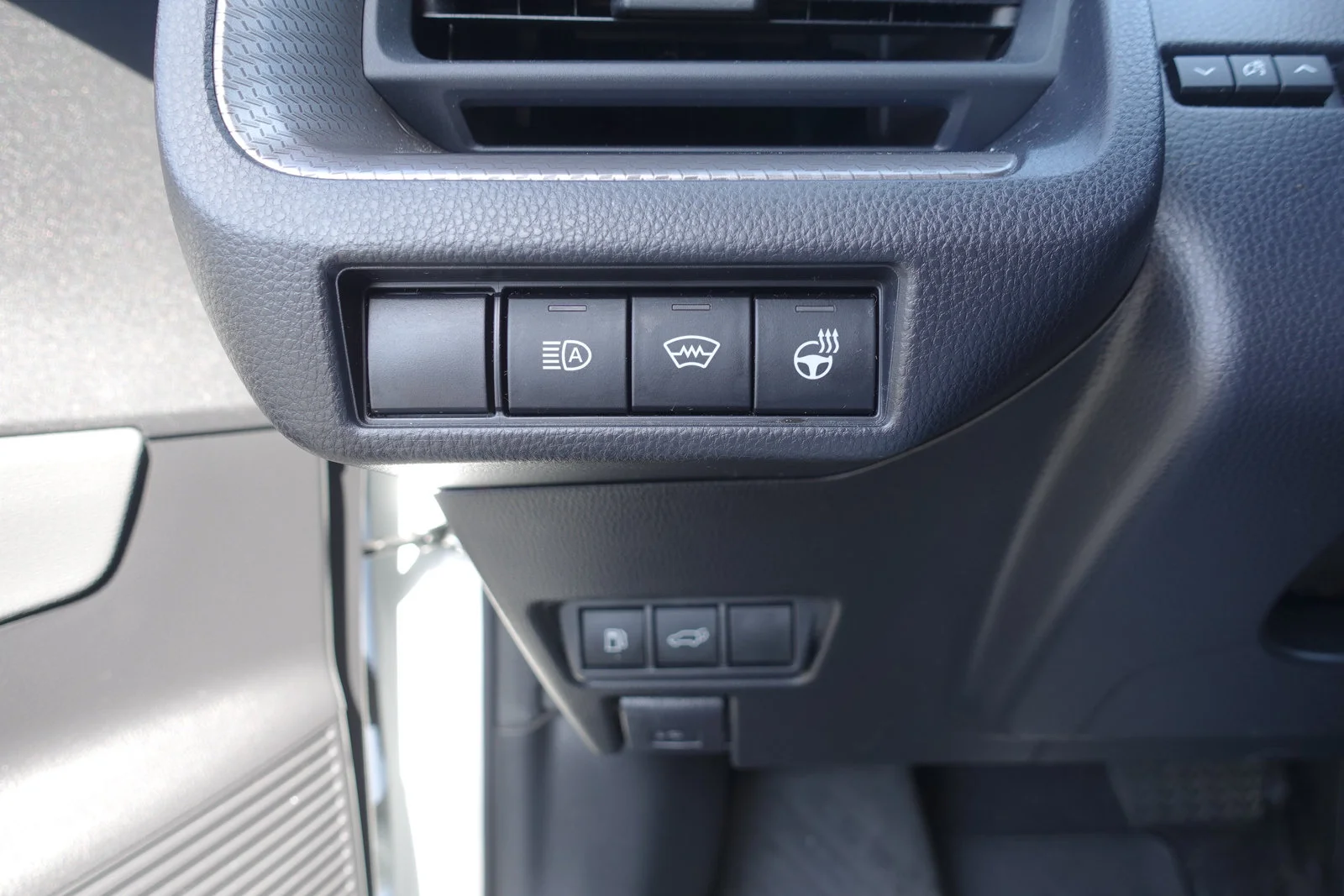 Used 2023 Wind Chill Pearl Toyota Limited image 16