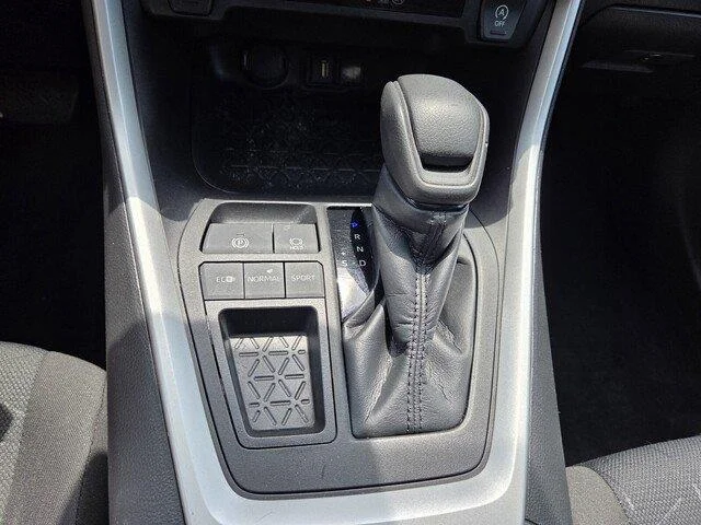 Used 2022 White Toyota XLE image 18