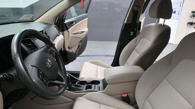 Used 2016 Red Hyundai Sport image 19