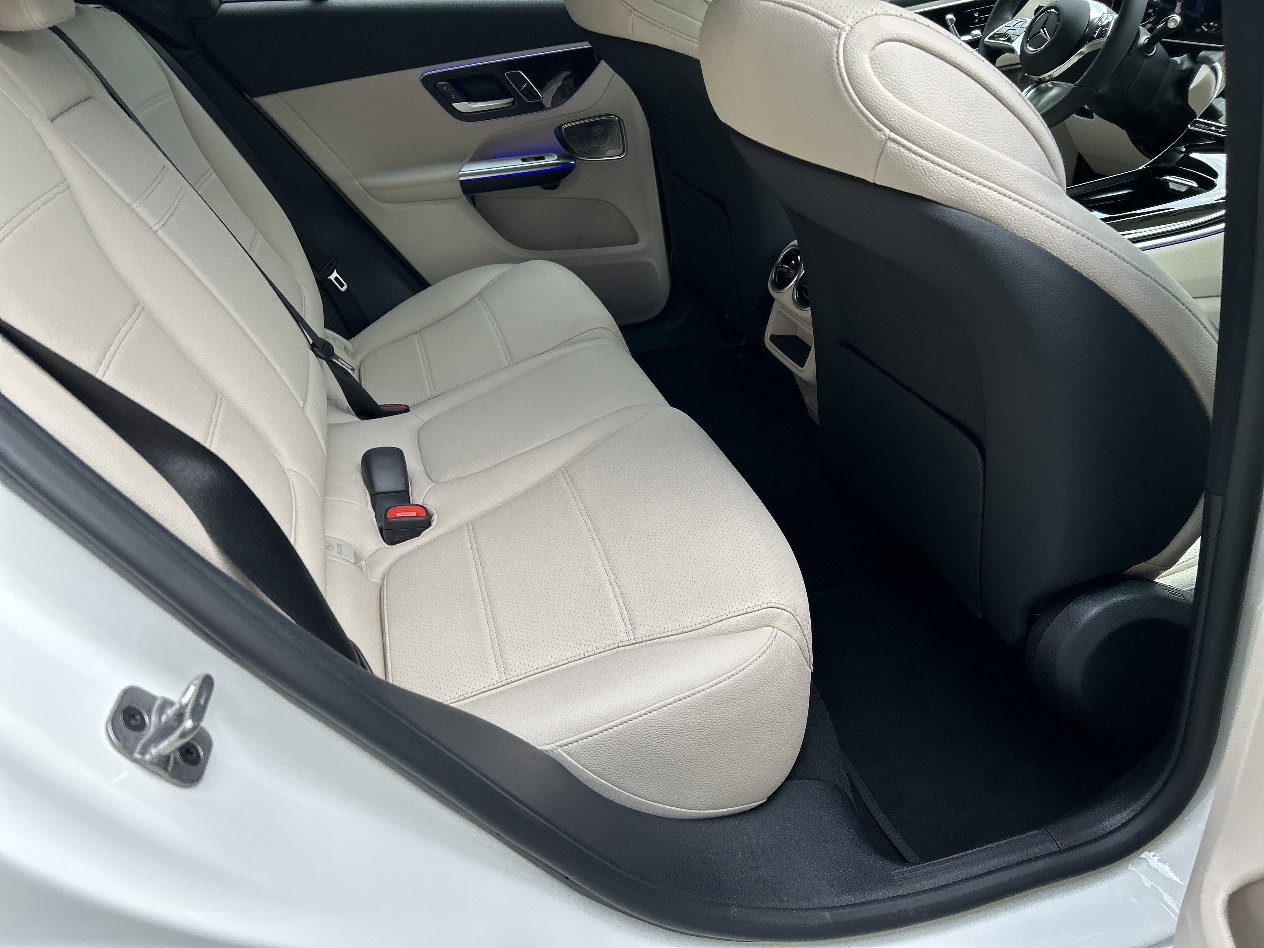 New 2026 Polar White Mercedes-Benz GLC 350e 4MATIC® SUV image 39