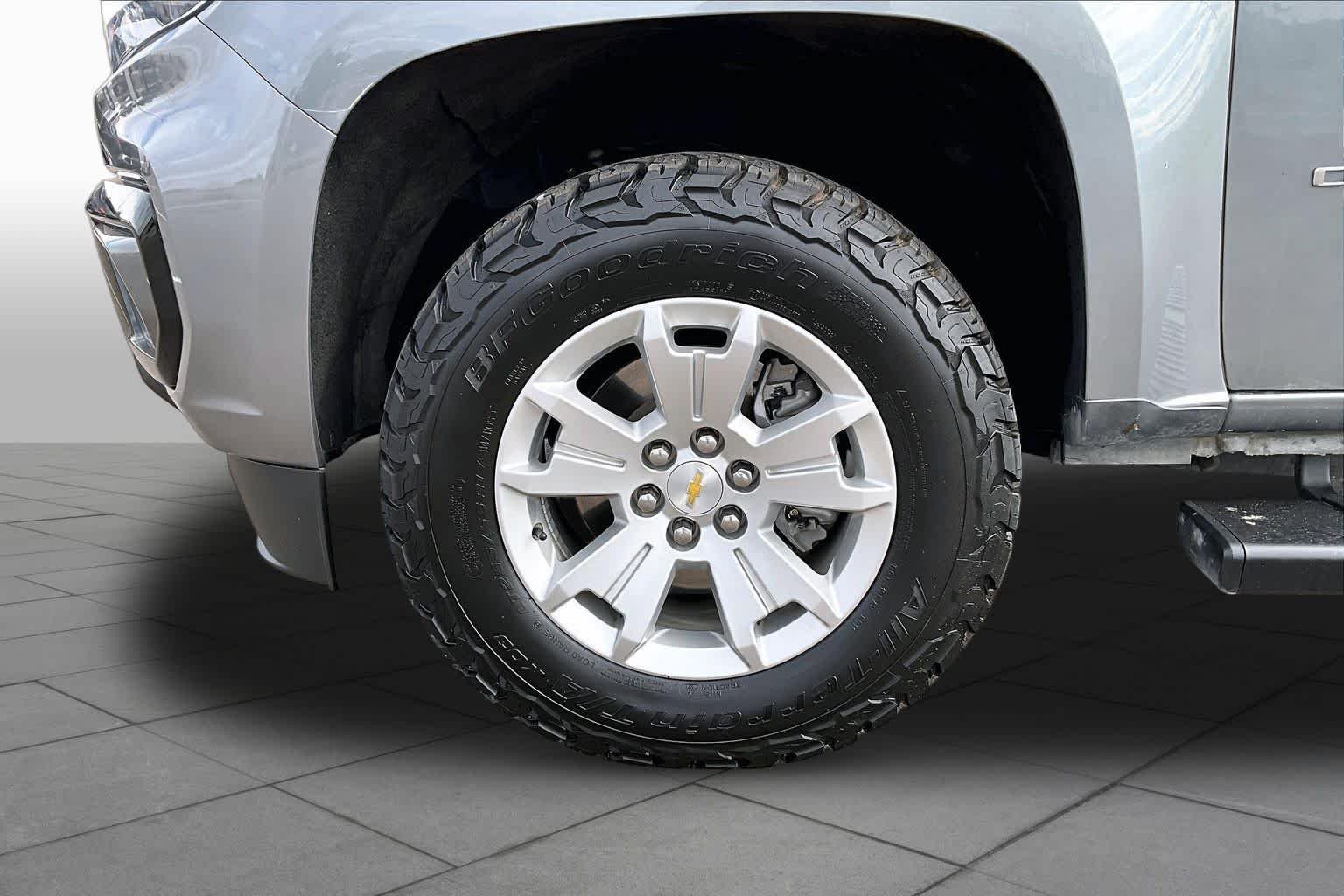 Used 2022 SATIN STEEL GRAY METALLIC Chevrolet 4WD LT image 11