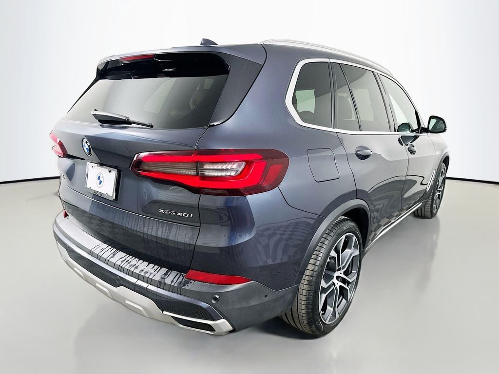 Used 2021 Arctic Grey Metallic BMW xDrive40i image 5
