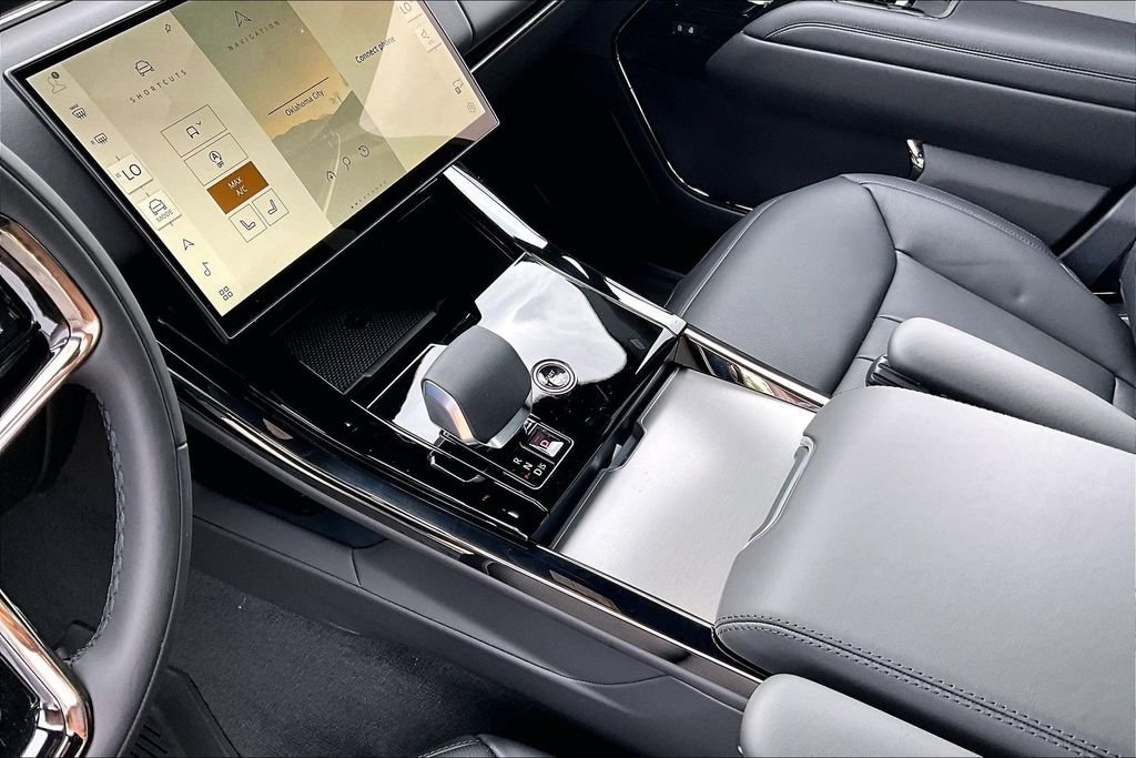 New 2026 Santorini Black LAND ROVER Dynamic SE image 8