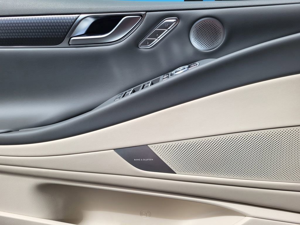 New 2026 Blue Genesis 2.5T SPORT PRESTIGE image 8