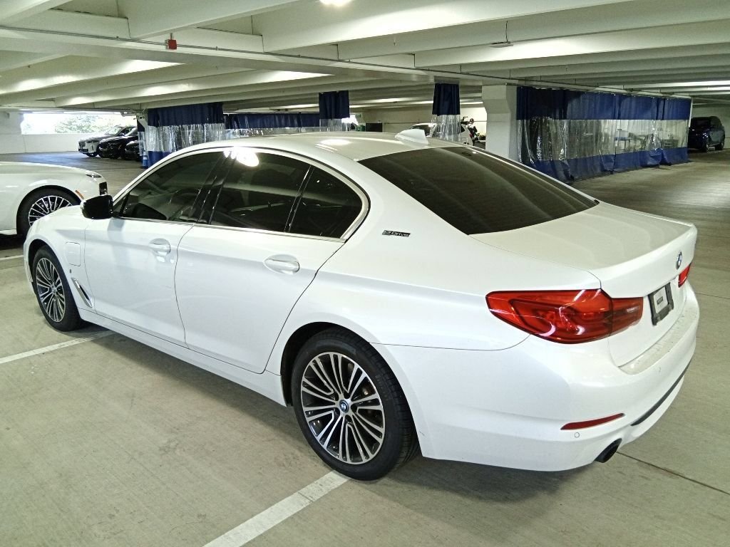 Used 2019 Mineral White Metallic BMW 530e xDrive iPerformance image 7