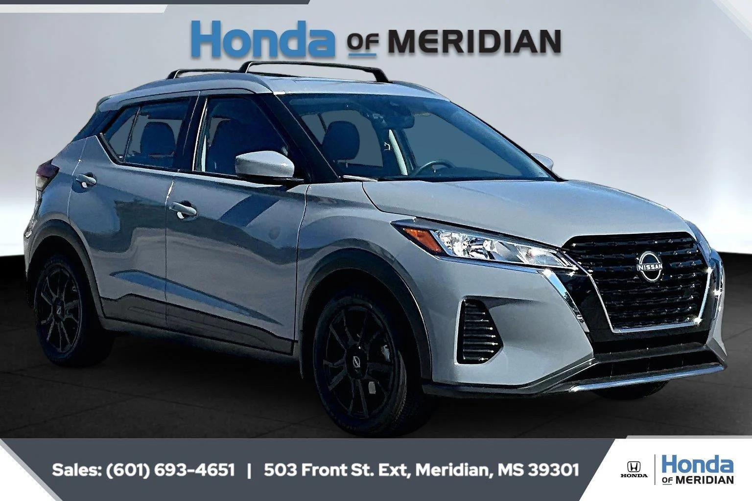 Used 2024 Boulder Gray Pearl Nissan SV image 1