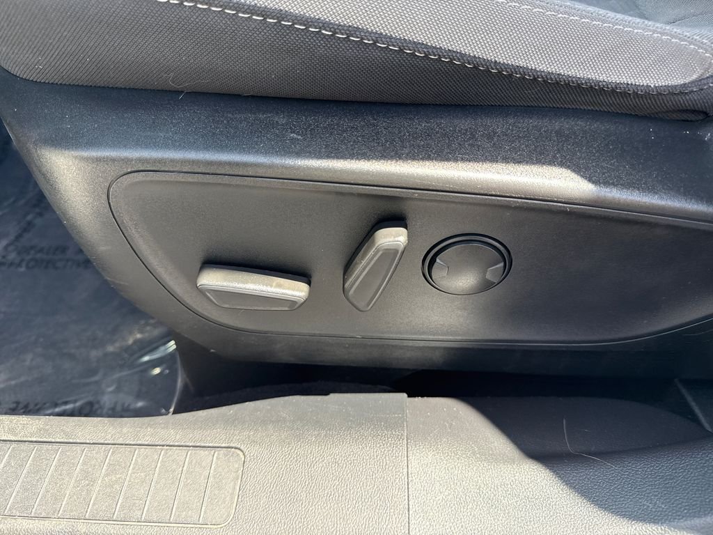Used 2022 White Ford SE image 22
