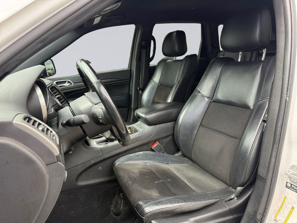 Used 2021 White Jeep Laredo X image 12