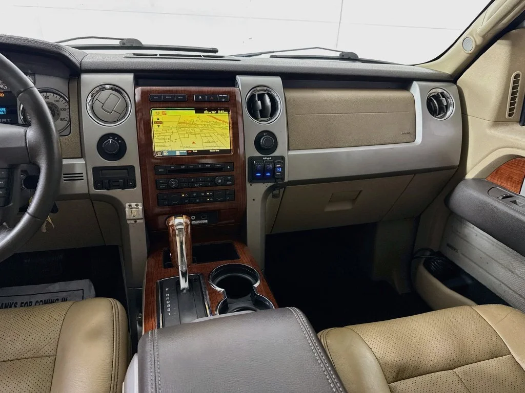 Used 2009 White Ford Lariat image 28
