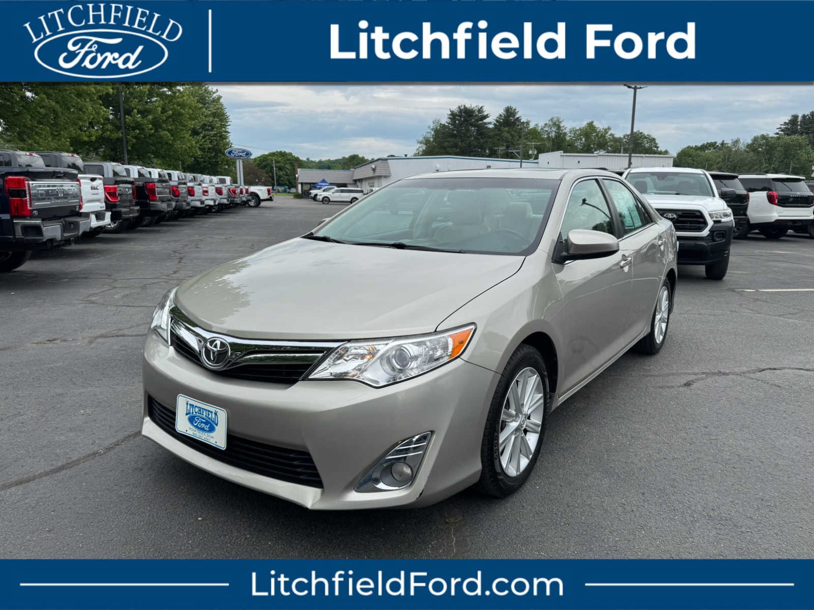 Used 2014 Creme Brulee Mica Toyota XLE image 1