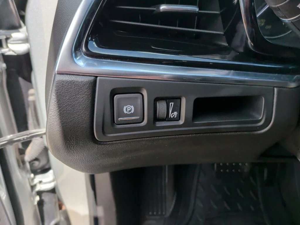 Used 2020 Silver Cadillac Premium Luxury image 16