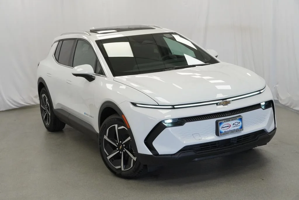 New 2026 Summit White Chevrolet LT image 32