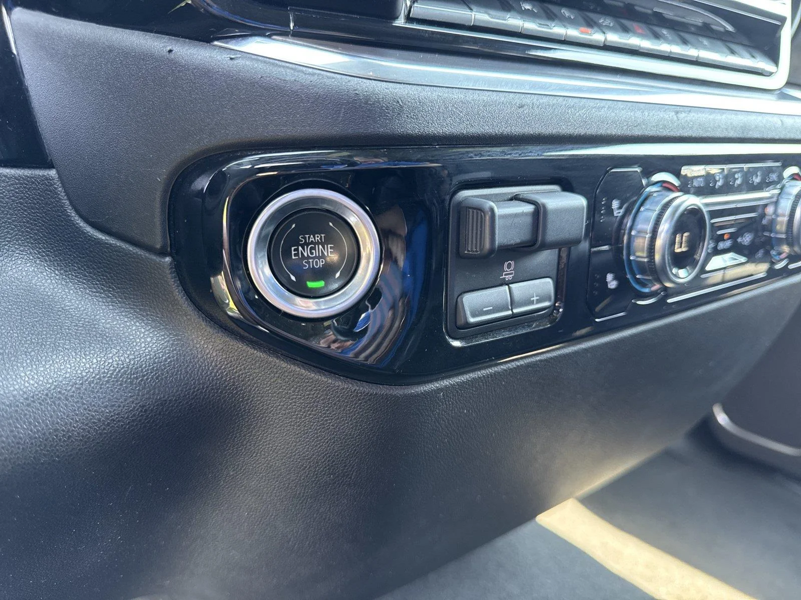 Used 2025 Sterling Metallic GMC SLT image 20