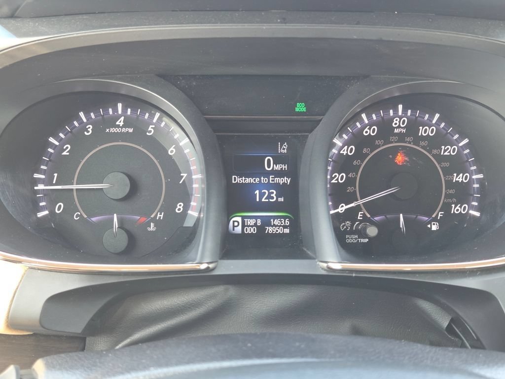 Certified Used 2018 Creme Brulee Toyota XLE Premium image 36