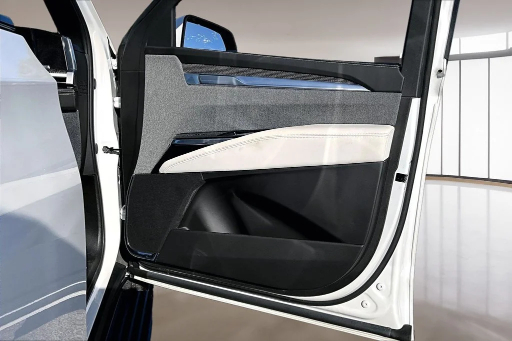 Used 2025 White Cadillac V-Series image 19