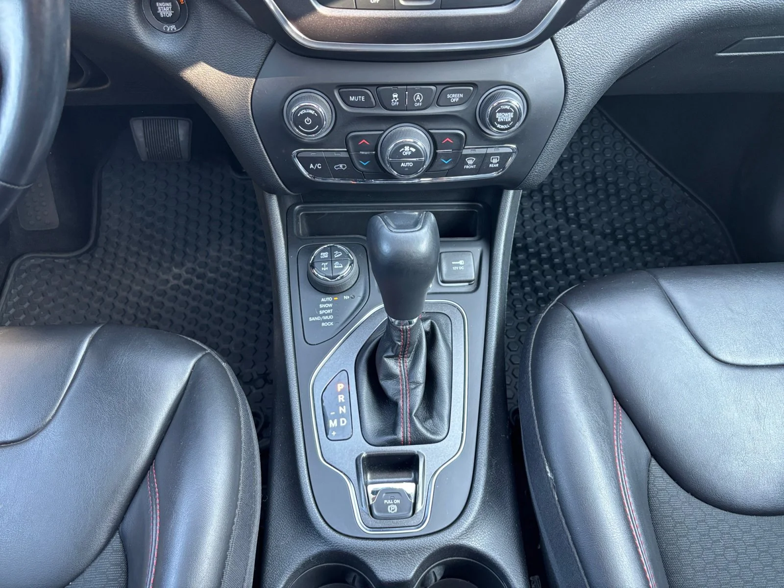 Used 2021 White Jeep Trailhawk image 15