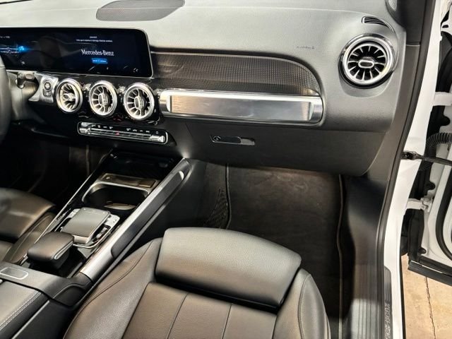 Used 2020  Mercedes-Benz GLB 250 image 20