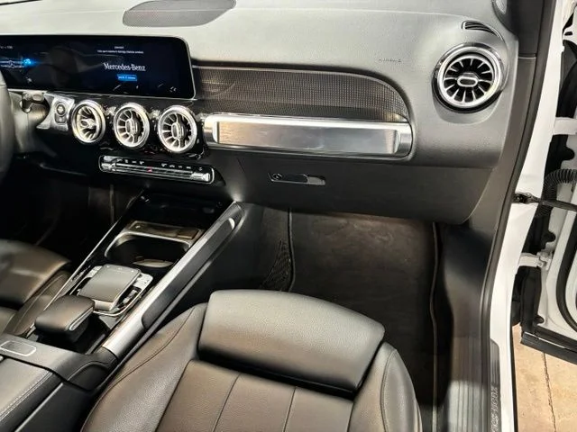 Used 2020  Mercedes-Benz GLB 250 image 20