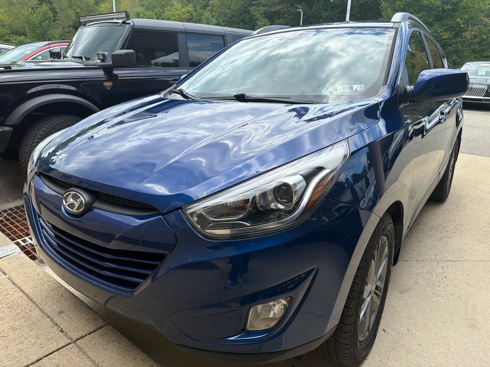 Used 2015 Laguna Blue Mica Hyundai SE image 3