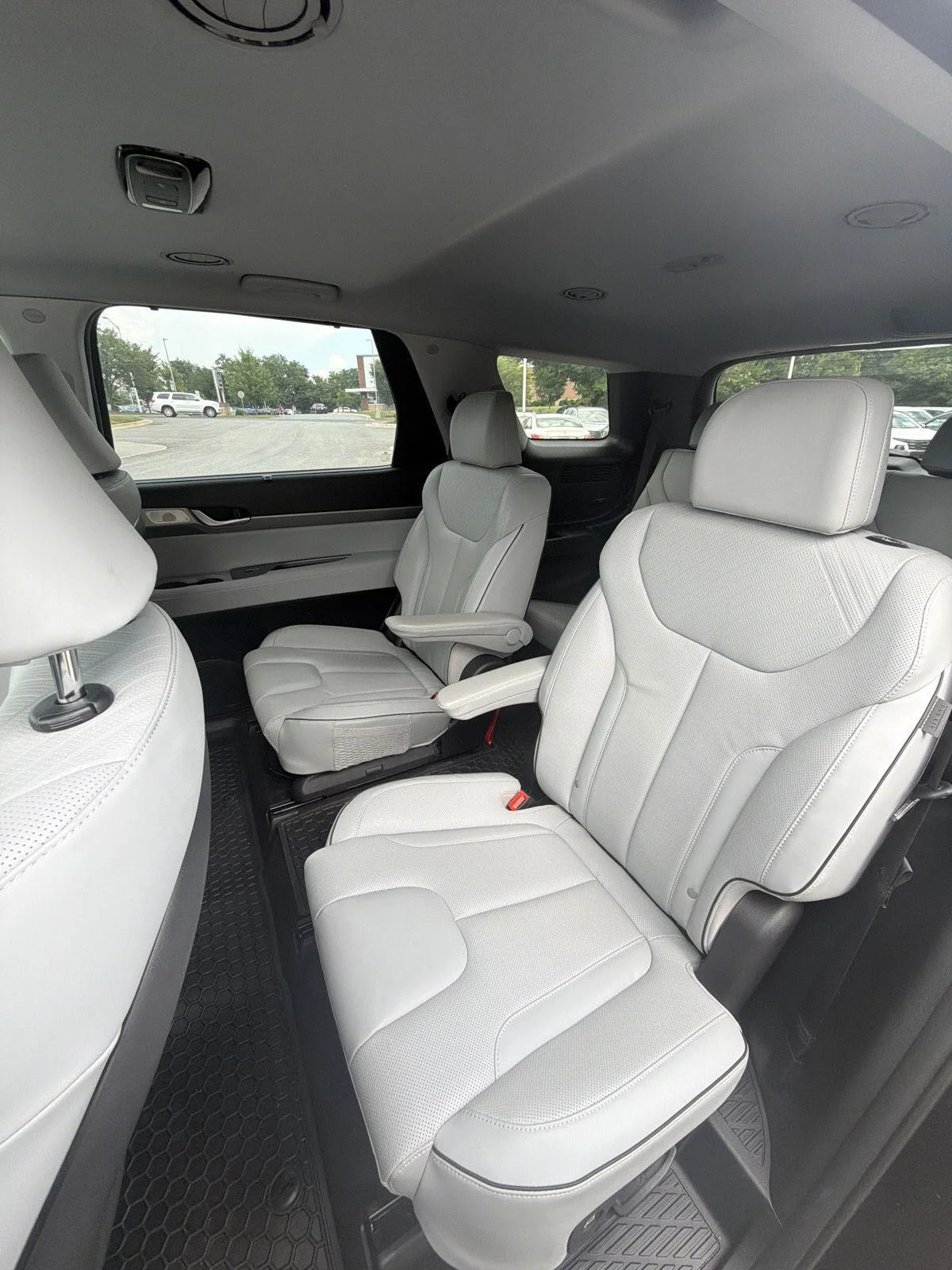 Used 2023 Moonlight Cloud Hyundai SEL image 18