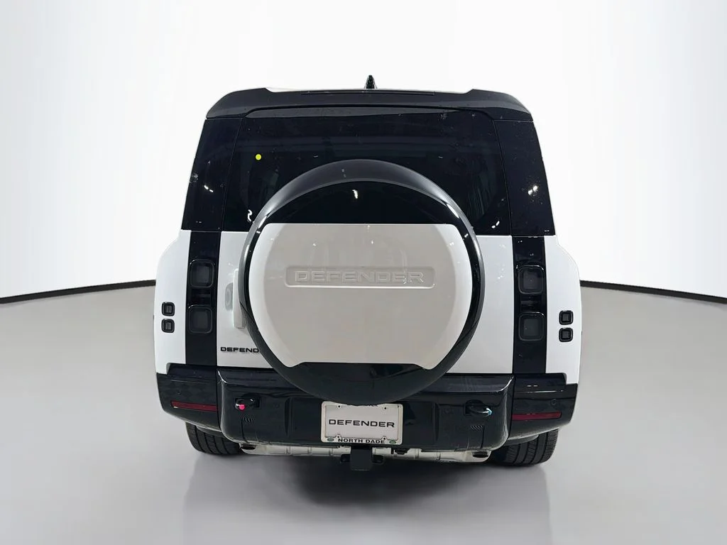 New 2026 Fuji White Land Rover X-Dynamic SE image 6