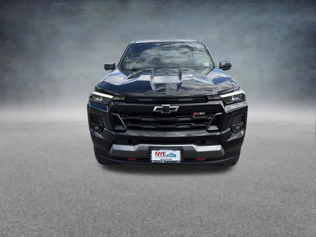 Used 2023 Black Chevrolet Z71 image 9