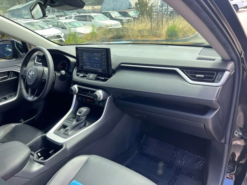 Used 2022 Black Toyota XLE Premium image 8