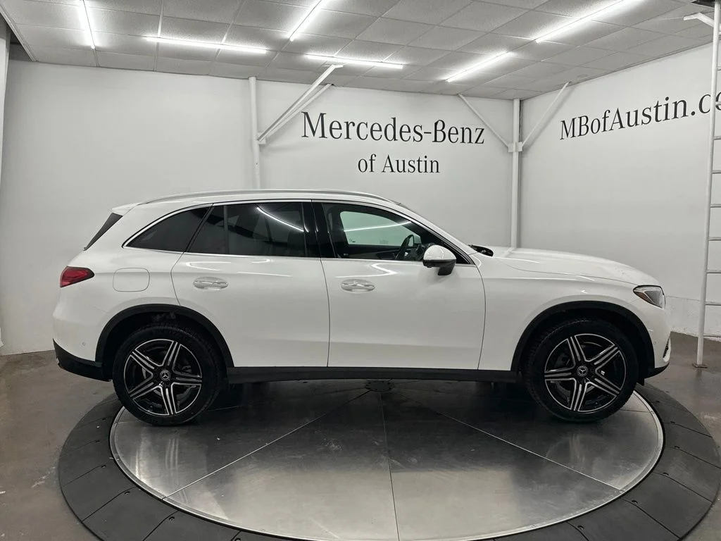 New 2027 White Mercedes-Benz GLC 300 image 8